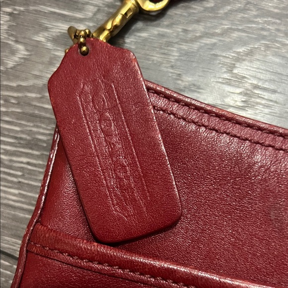 Chic Burgundy Leather Shoulder Bag - Picture 2 of 14